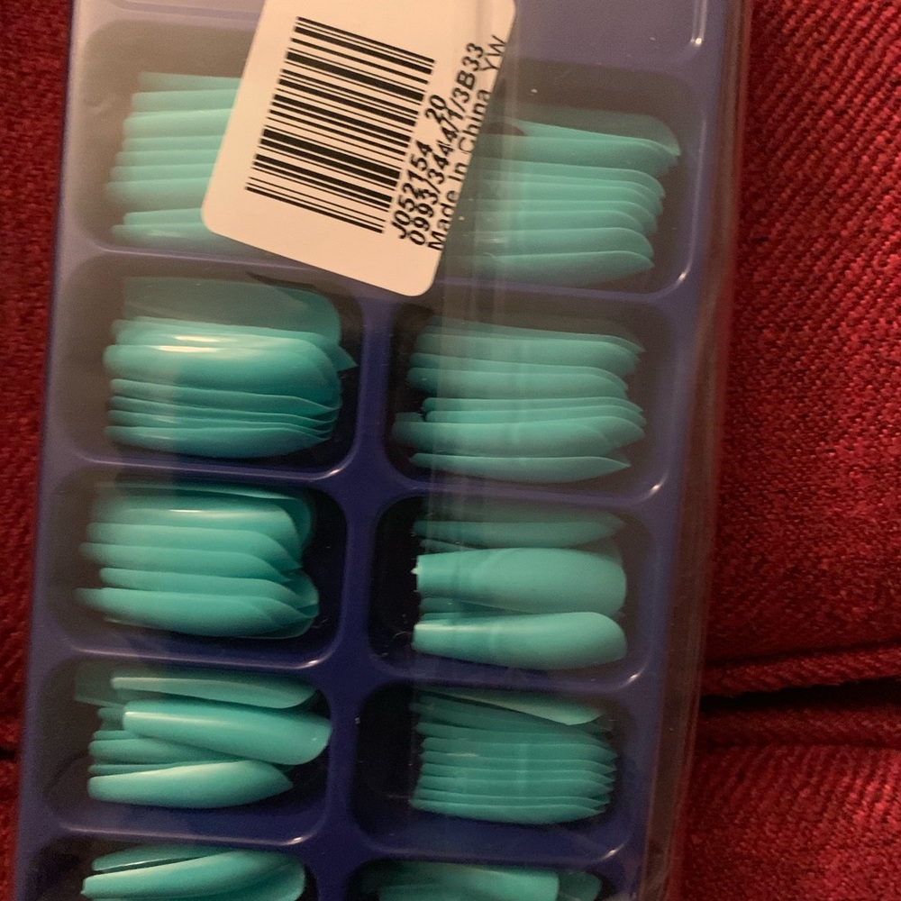 Press on nails